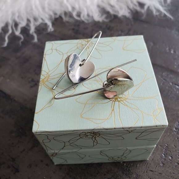 Sterling silver, flutter hearts on shepherds hook earrings - Picture 2 of 5